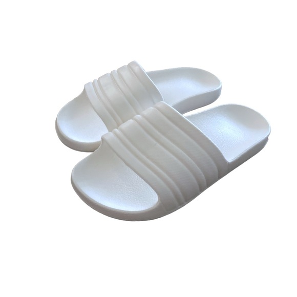 Tunnel Slide Sandals - Picture 2 of 10